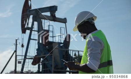 Black entrepreneur types report about balanced pumping unit Black entrepreneur types report about balanced pumping unit 95034868