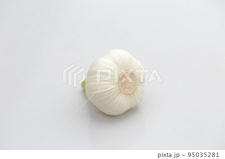 新鮮なニンニク 95035281