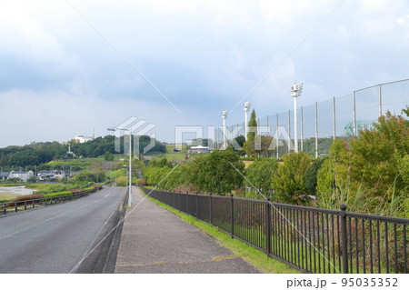 公園を西から眺めた風景（愛・地球博記念公園　モリコロパーク　愛知県 長久手市） 95035352