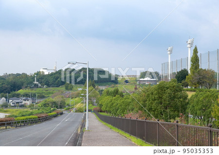 公園を西から眺めた風景(愛・地球博記念公園 モリコロパーク 愛知県 長久手市) 公園を西から眺めた風景(愛・地球博記念公園 モリコロパーク 愛知県 長久手市) 95035353