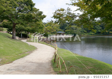 自然豊かな公園、めだか池周辺(モリコロパーク、ジブリパーク 愛知県 長久手市) 自然豊かな公園、めだか池周辺(モリコロパーク、ジブリパーク 愛知県 長久手市) 95035357