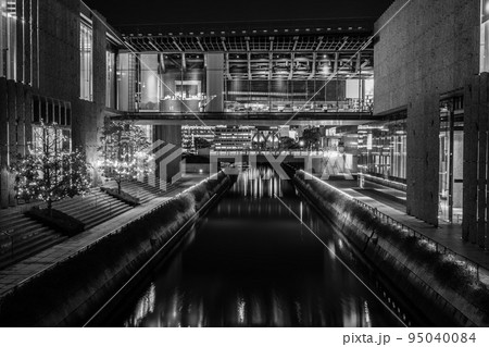 長崎県美術館ライトアップ・イルミネーション　モノクロ　【長崎市】 95040084