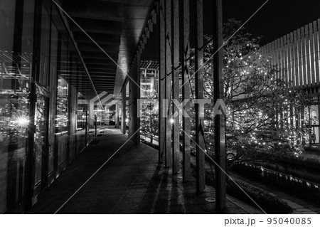 長崎県美術館ライトアップ・イルミネーション　モノクロ　【長崎市】 95040085