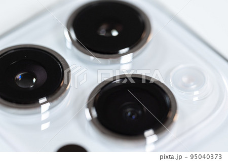 スマートフォンの買い替えと肥大化するカメラ スマートフォンの買い替えと肥大化するカメラ 95040373