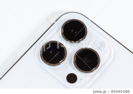 スマートフォンの買い替えと肥大化するカメラ 95040386
