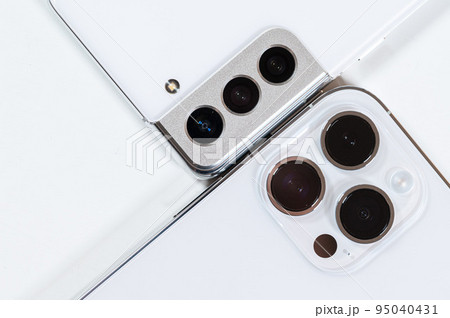 スマートフォンの買い替えと肥大化するカメラ スマートフォンの買い替えと肥大化するカメラ 95040431