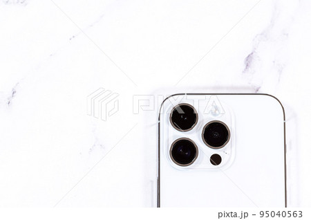 スマートフォンの買い替えと肥大化するカメラ 95040563