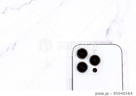 スマートフォンの買い替えと肥大化するカメラ 95040564