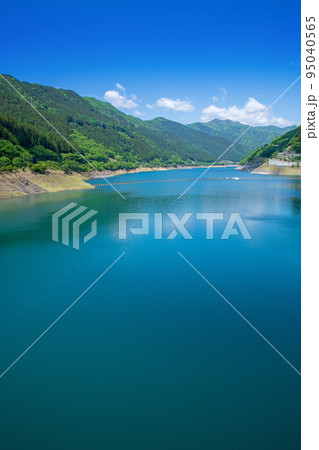 奥秩父もみじ湖 滝沢ダム 初夏の風景 奥秩父もみじ湖 滝沢ダム 初夏の風景 95040565