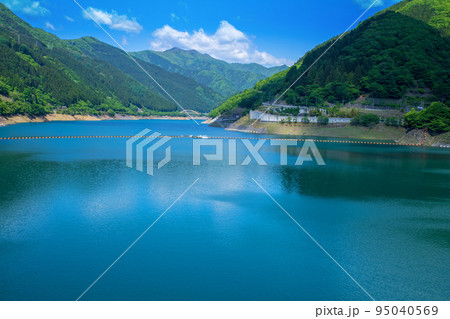 奥秩父もみじ湖　滝沢ダム　初夏の風景 95040569