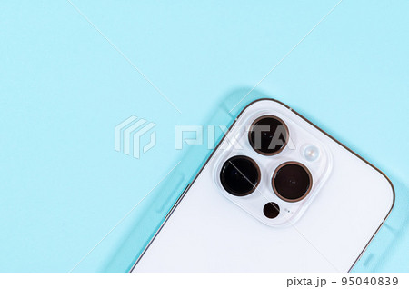 スマートフォンの買い替えと肥大化するカメラ 95040839