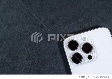 スマートフォンの買い替えと肥大化するカメラ 95040984