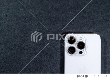 スマートフォンの買い替えと肥大化するカメラ 95040993