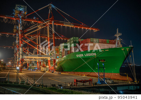 ガントリークレーンとコンテナ船［青海コンテナ埠頭］ 95043941