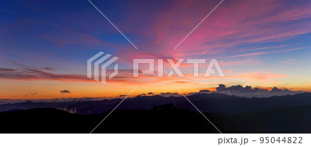 日出ヶ岳で見た幻想的な夕焼けのパノラマ情景＠大台ヶ原山、奈良 95044822