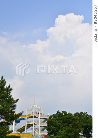 夏雲とウォータースライダー 夏雲とウォータースライダー 95045567