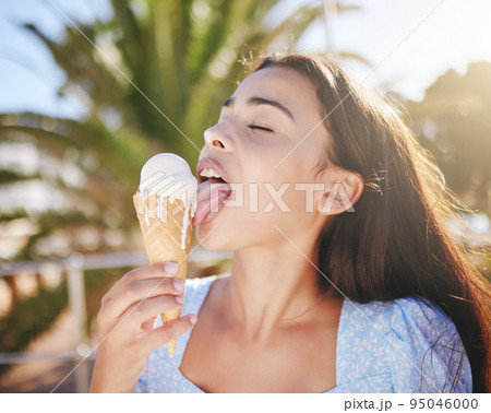 Young girl lick Young girl licking lollipop hi-res stock photography and ...