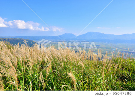 大観峰からの阿蘇カルデラ風景　阿蘇五岳　釈迦涅槃像　くじゅう阿蘇国立公園 95047296