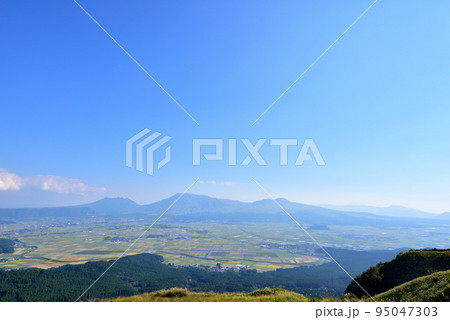 大観峰からの阿蘇カルデラ風景　阿蘇五岳　釈迦涅槃像　くじゅう阿蘇国立公園 95047303
