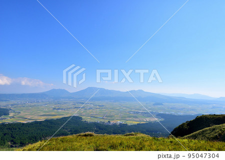 大観峰からの阿蘇カルデラ風景　阿蘇五岳　釈迦涅槃像　くじゅう阿蘇国立公園 95047304