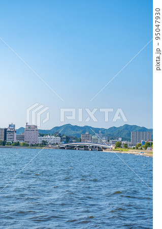 島根県立美術館から望む宍道湖大橋（島根県松江市） 95047930