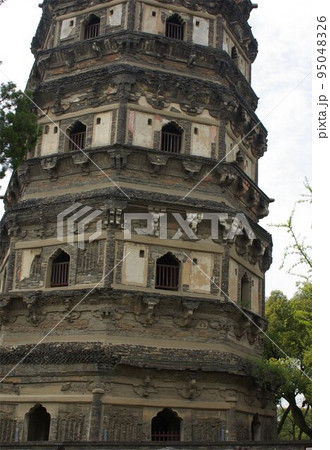 中国蘇州　虎丘公園内の光景　中国春秋時代の呉王の陵墓跡　中国版ピサの斜塔が有名 95048326