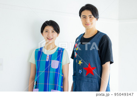 保育士イメージ　男女 95049347