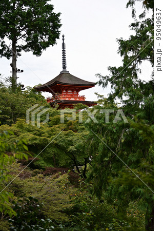 清水寺の子安塔 95049637