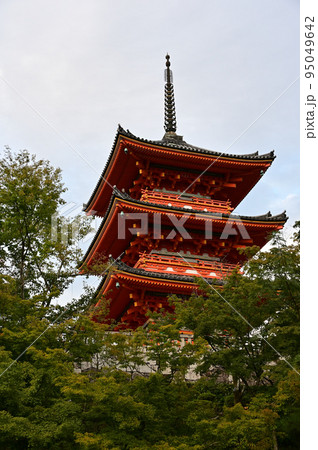 清水寺の三重塔 95049642