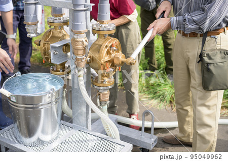 緊急貯水槽を使った訓練の様子 緊急貯水槽を使った訓練の様子 95049962