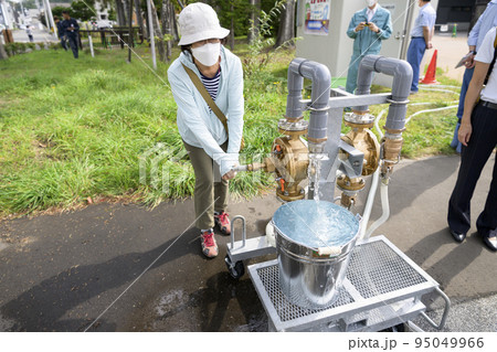 緊急貯水槽を使った訓練の様子 緊急貯水槽を使った訓練の様子 95049966