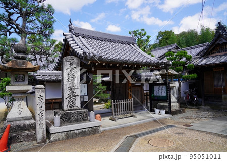 京都 亀岡市 城下町の歴史街並み、法華寺(本町辻子)(初秋) 京都 亀岡市 城下町の歴史街並み、法華寺(本町辻子)(初秋) 95051011