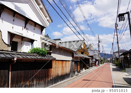 京都　亀岡市　城下町の歴史街並みと土蔵（本町通り）（初秋） 95051015