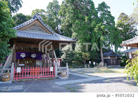 京都 亀岡市 稗田野神社の拝殿と境内(初秋) 京都 亀岡市 稗田野神社の拝殿と境内(初秋) 95051032