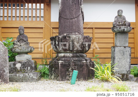 信州の文化財　木曽上松町玉林院　守屋貞治の弟子　渋谷藤兵衛作の石仏群 95051716