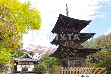 信州上田の文化財 前山寺三重塔 国重要文化財 「未完成の完成塔」とも言われる室町期の三重塔 信州上田の文化財 前山寺三重塔 国重要文化財 「未完成の完成塔」とも言われる室町期の三重塔 95052300