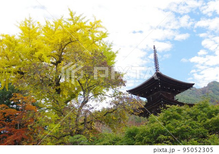 信州上田の文化財 前山寺三重塔 国重要文化財 「未完成の完成塔」とも言われる室町期の三重塔 信州上田の文化財 前山寺三重塔 国重要文化財 「未完成の完成塔」とも言われる室町期の三重塔 95052305