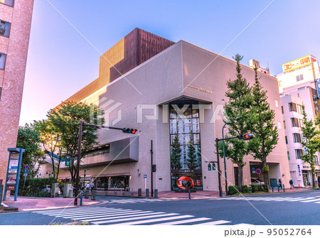 日本の横浜都市景観 横浜の関内駅すぐの関内ホールなどを望む 日本の横浜都市景観 横浜の関内駅すぐの関内ホールなどを望む 95052764