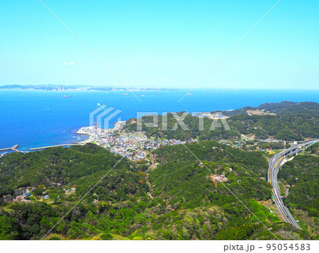 浜金谷港と東京湾を挟んだ対岸の久里浜港（千葉県） 95054583