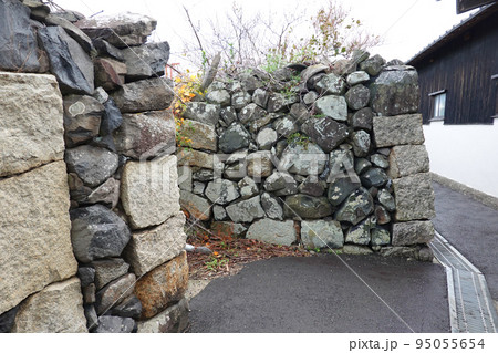 海風や潮風から家を守る女木島のオーテ（香川県高松市） 95055654