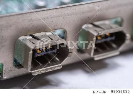 コンピューター基盤の上に置いた基盤 95055859