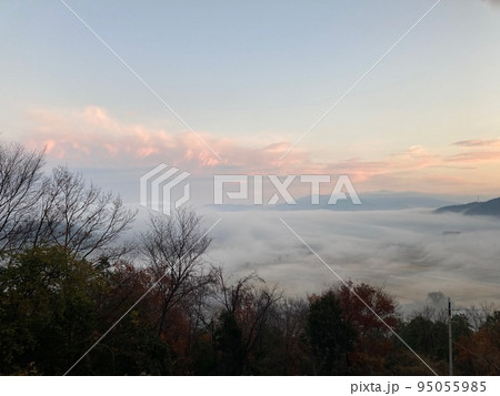 朝焼けと雲海 95055985