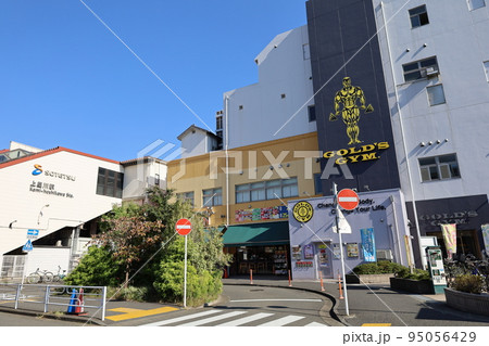 相鉄線 上星川駅前の相鉄ローゼンとゴールドジム 相鉄線 上星川駅前の相鉄ローゼンとゴールドジム 95056429