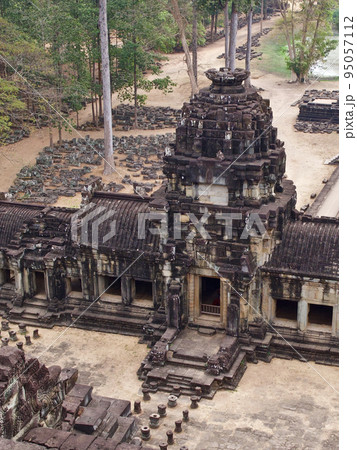Architecture of ancient temple complex Angkor, Siem Reap 95057112