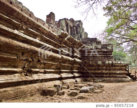 Architecture of ancient temple complex Angkor, Siem Reap 95057219
