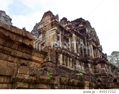 Architecture of ancient temple complex Angkor, Siem Reap 95057232