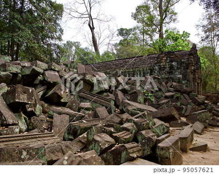Architecture of ancient temple complex Angkor, Siem Reap Architecture of ancient temple complex Angkor, Siem Reap 95057621
