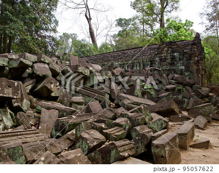 Architecture of ancient temple complex Angkor, Siem Reap Architecture of ancient temple complex Angkor, Siem Reap 95057622