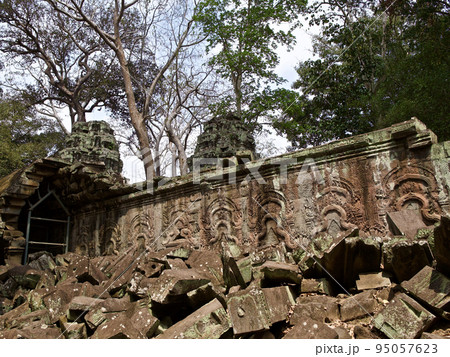 Architecture of ancient temple complex Angkor, Siem Reap 95057623