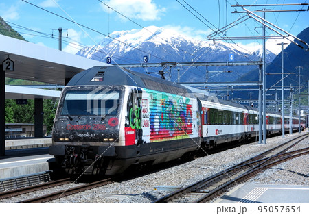 スイス国鉄のRe460電気機関車、ゴッタルドベーストンネル開通記念塗装 スイス国鉄のRe460電気機関車、ゴッタルドベーストンネル開通記念塗装 95057654